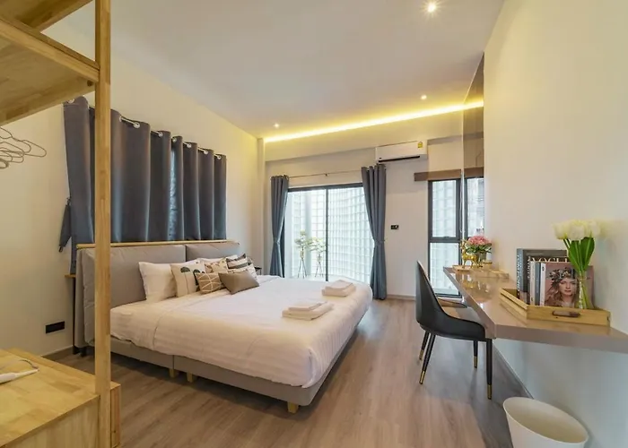 Apartment Roam Skylight, 2br, 2ba, 120 Sqm, 6pax, Near Bts