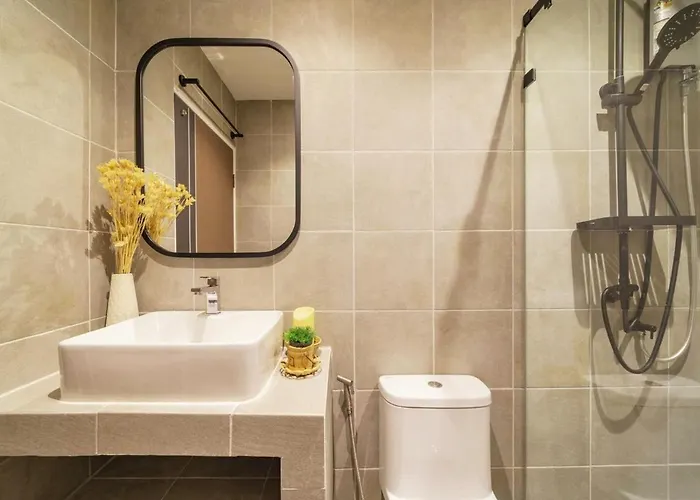 Roam Skylight, 2br, 2ba, 120 Sqm, 6pax, Near Bts