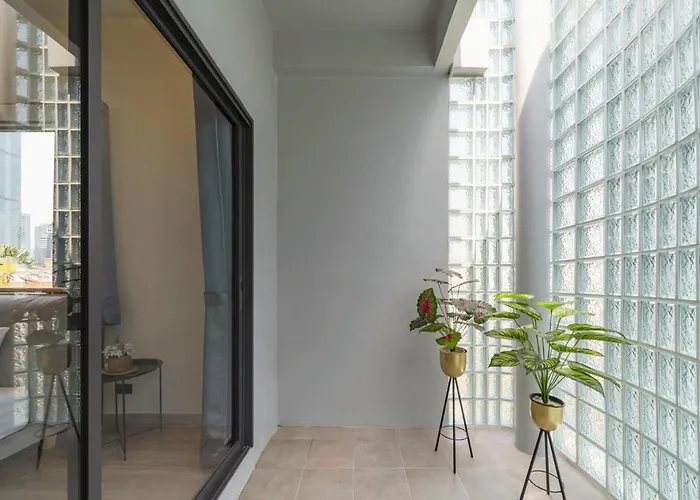 Roam Skylight, 2br, 2ba, 120 Sqm, 6pax, Near Bts