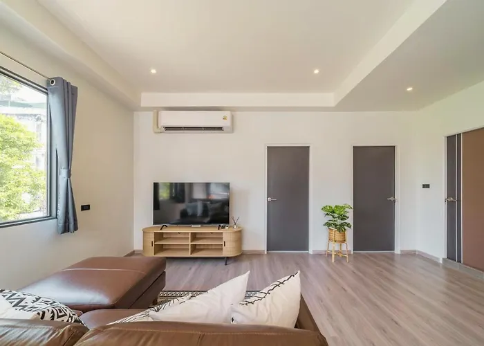 Apartment Roam Skylight, 2br, 2ba, 120 Sqm, 6pax, Near Bts