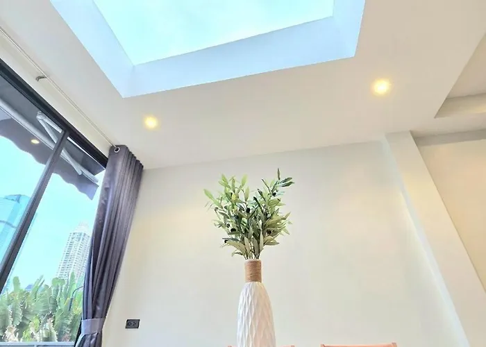 Roam Skylight, 2br, 2ba, 120 Sqm, 6pax, Near Bts * Bangkok