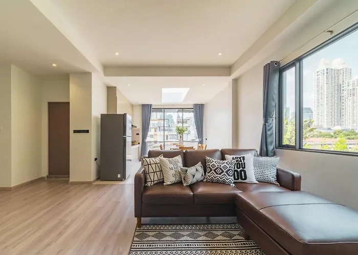 Roam Skylight, 2br, 2ba, 120 Sqm, 6pax, Near Bts * Bangkok