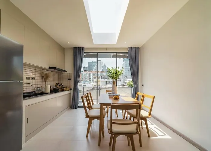 Apartment Roam Skylight, 2br, 2ba, 120 Sqm, 6pax, Near Bts *