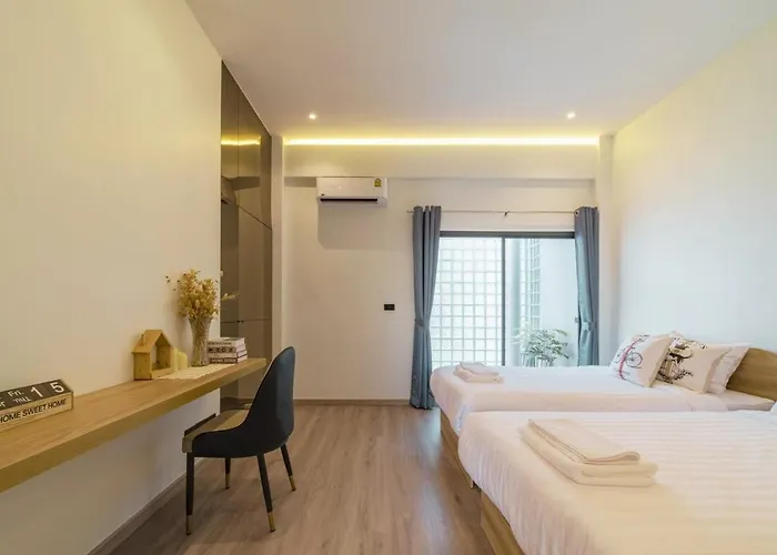 Roam Skylight, 2br, 2ba, 120 Sqm, 6pax, Near Bts *