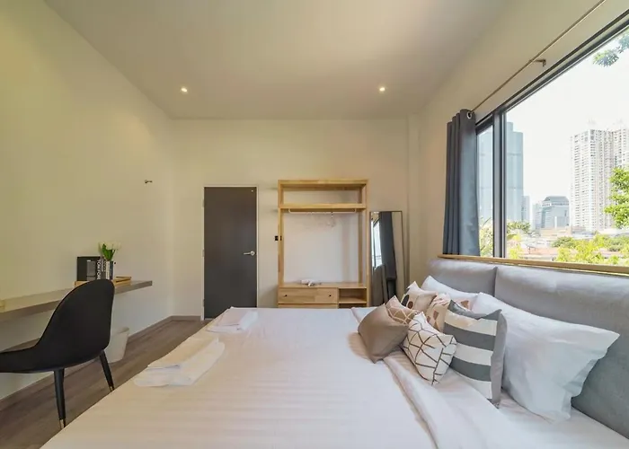 Apartment Roam Skylight, 2br, 2ba, 120 Sqm, 6pax, Near Bts *