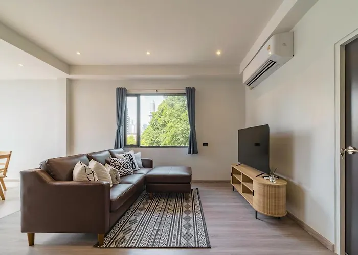 Roam Skylight, 2br, 2ba, 120 Sqm, 6pax, Near Bts Apartment Bangkok